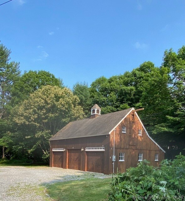201 E Village Rd in Monroe, CT - Building Photo - Building Photo