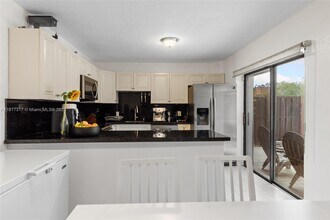 4161 Forest Hill Dr in Hollywood, FL - Building Photo - Building Photo
