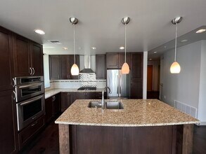 10610 NE 9th Pl in Bellevue, WA - Building Photo - Building Photo