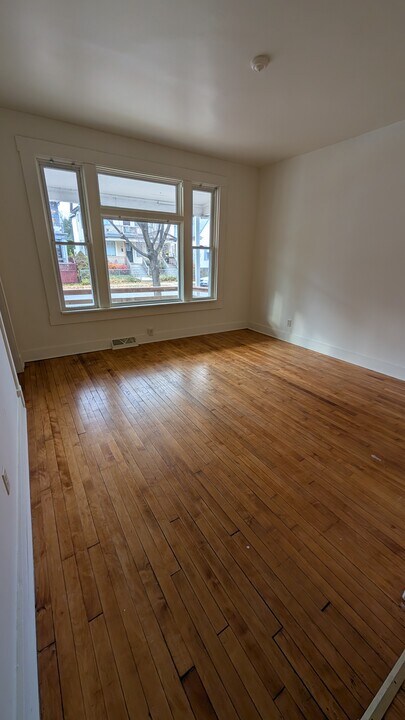 3210 N Richards St, Unit 3210 in Milwaukee, WI - Building Photo