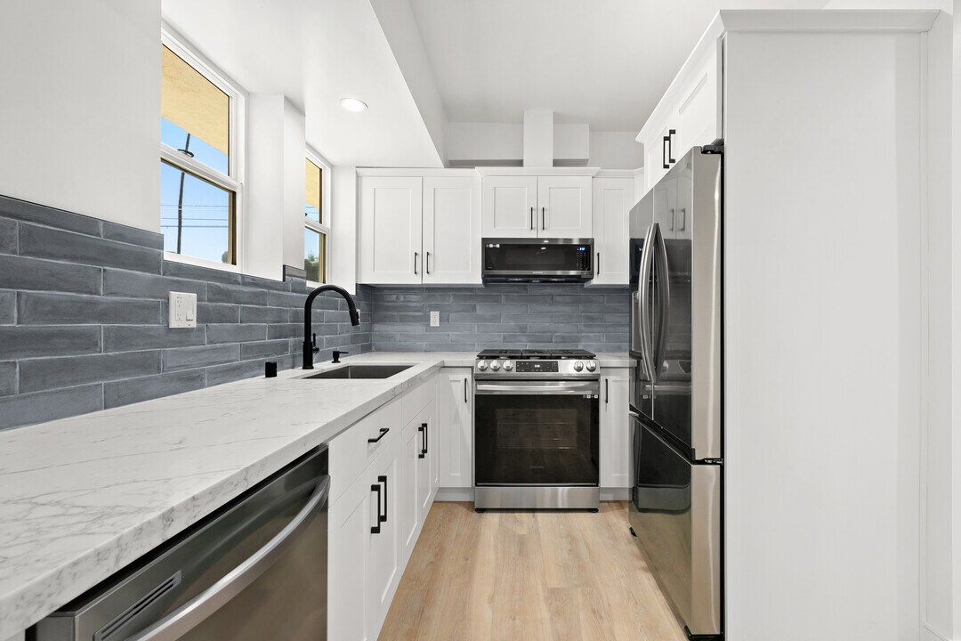 8304 Pershing Dr, Unit 8304 one half in Playa Del Rey, CA - Building Photo