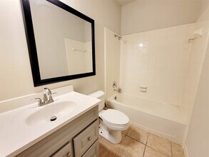 812 Featherbrook Ct in Sugar Land, TX - Building Photo - Building Photo