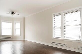 923 W Waveland Ave, Unit 915-3 3 Bed in Chicago, IL - Foto de edificio - Building Photo