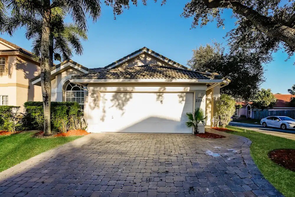 2882 NW 68th Ln in Margate, FL - Building Photo