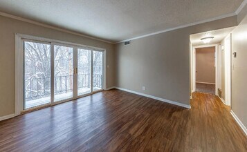 2811 Pembroke Ln in St. Joseph, MO - Building Photo - Building Photo