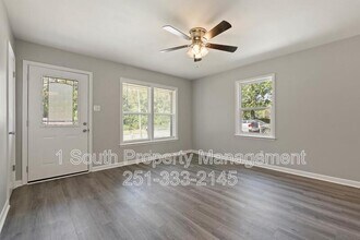 1725 Harbor Dr E in Mobile, AL - Building Photo - Building Photo