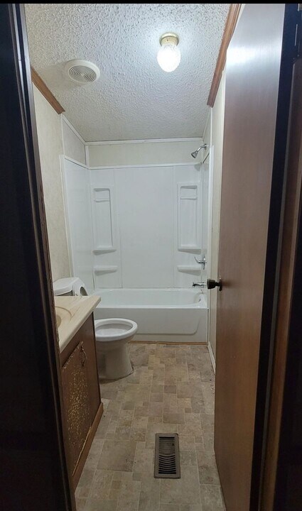 5700 Bales Ave in Kansas City, MO - Building Photo