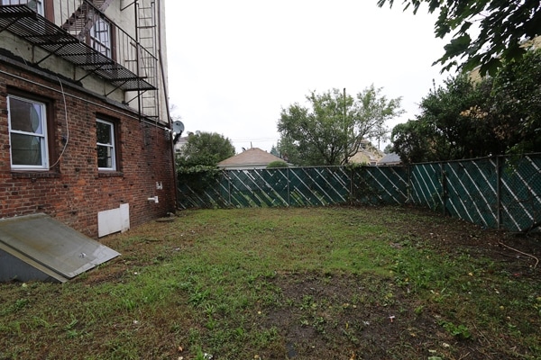 42 Stowe Pl in Hempstead, NY - Foto de edificio - Building Photo