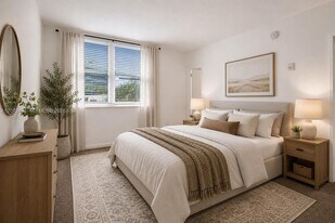 10350 W Bay Harbor Dr in Miami Beach, FL - Building Photo
