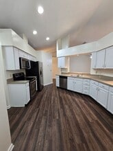 9150 Camshire Dr in Jacksonville, FL - Building Photo - Building Photo