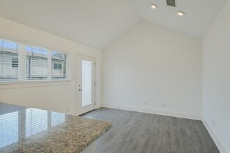 1311 E 52nd St in Austin, TX - Building Photo - Building Photo