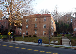 4581 MacArthur Blvd NW in Washington, DC - Building Photo - Building Photo