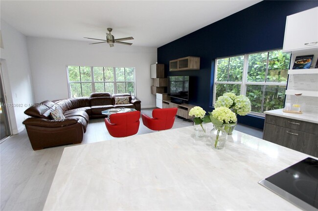 4255 Palmetto Trail in Weston, FL - Building Photo - Building Photo