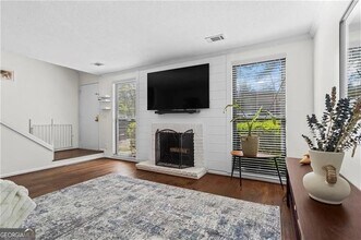 1028 Riverbend Club Dr SE in Atlanta, GA - Building Photo - Building Photo