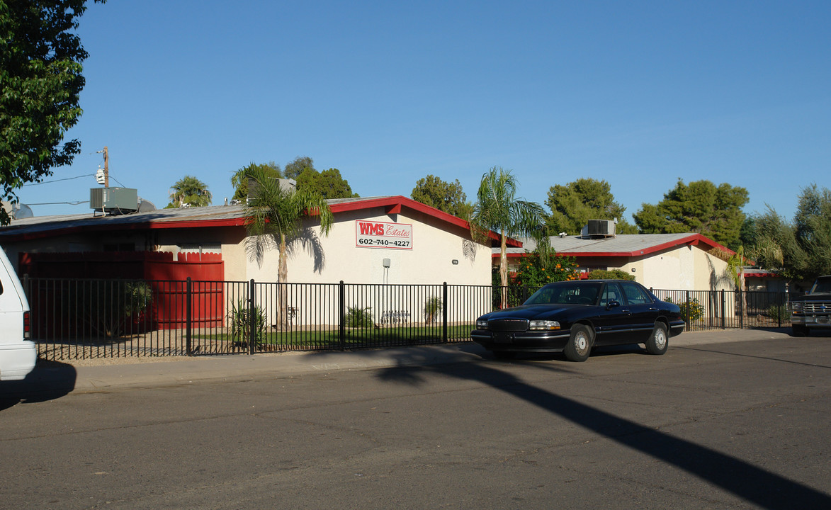 7002-7006 N 68th Dr in Glendale, AZ - Building Photo