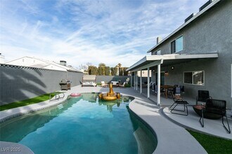 2000 Springview Dr in Las Vegas, NV - Building Photo - Building Photo