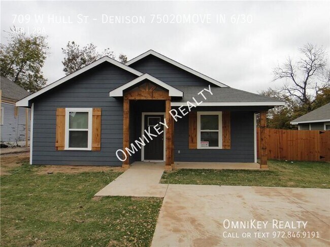 property at 709 W Hull St