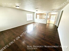 535 Gable Point in San Antonio, TX - Building Photo - Building Photo
