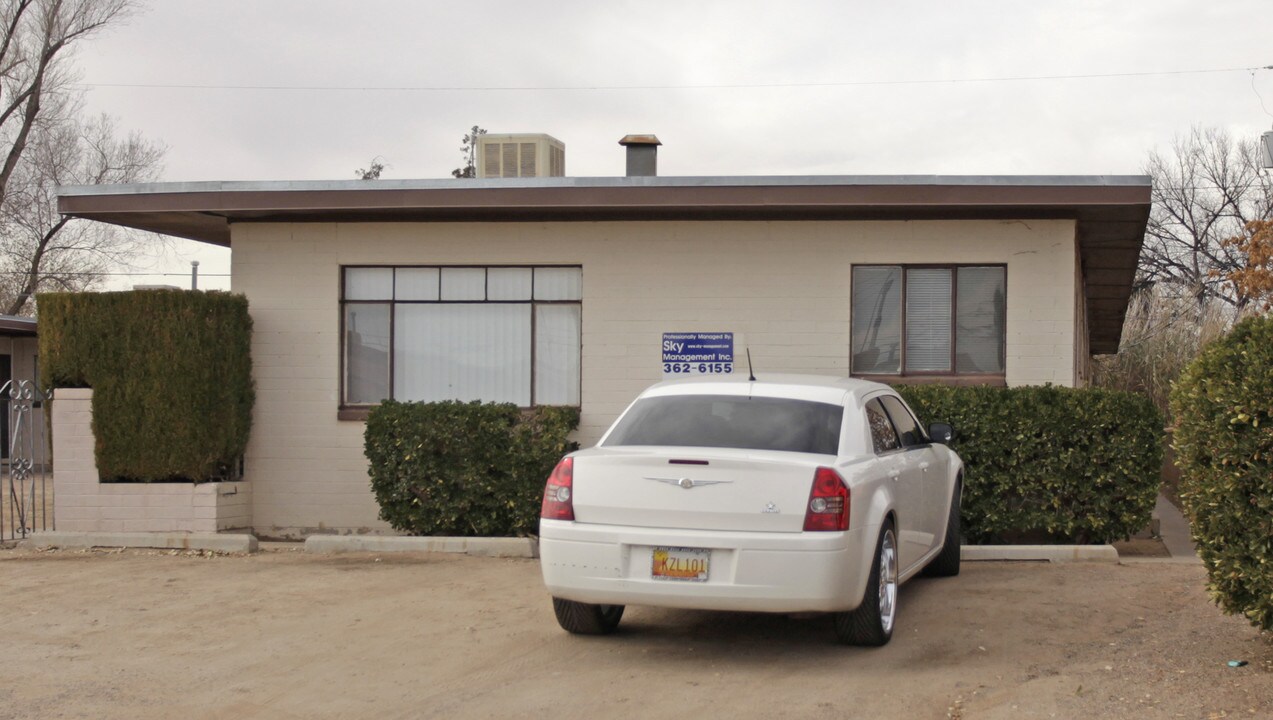 1027 Truman St SE in Albuquerque, NM - Building Photo