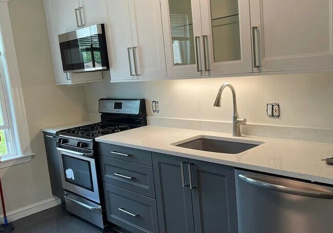 240 Allston St, Unit 3 in Cambridge, MA - Building Photo - Building Photo