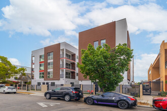 1360 W 35th Student Housing in Los Angeles, CA - Building Photo - Building Photo