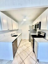 1047 Exeter C in Boca Raton, FL - Building Photo