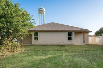 151 Water St in Milford, TX - Building Photo - Building Photo