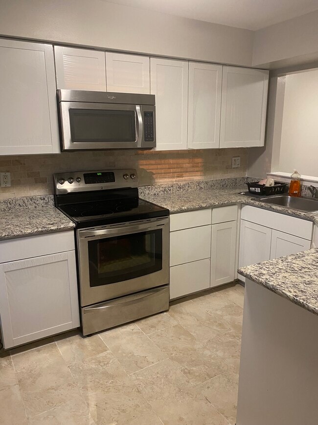 15355 Gatehouse Ter in Woodbridge, VA - Foto de edificio - Building Photo