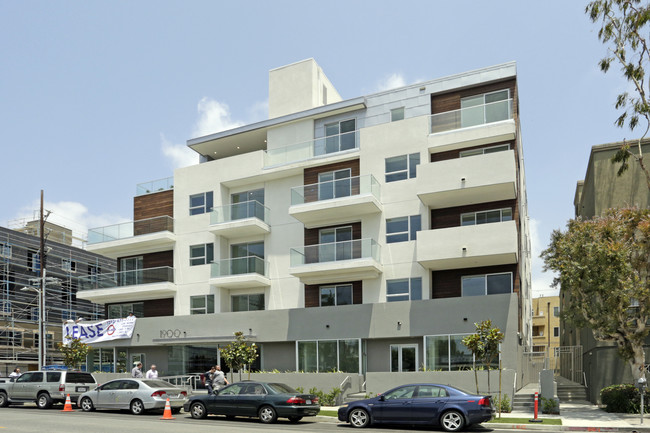 Notting Hill Apartments in Los Angeles, CA - Building Photo - Building Photo