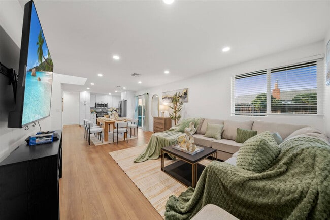 1676 Raynell Way in El Cajon, CA - Building Photo - Building Photo