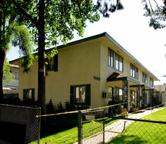 1032 N Sacramento Ave Apartments