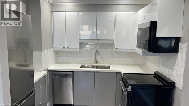 700 Lawrence Rd in Hamilton, ON - Building Photo - Building Photo