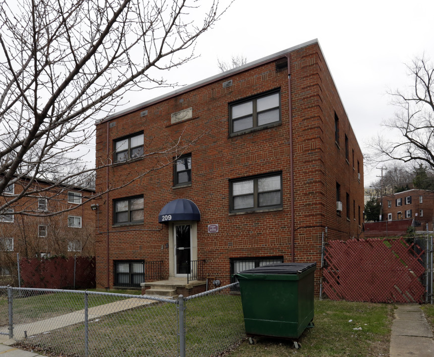 209 Valley Ave SE in Washington, DC - Building Photo