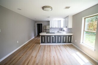 3118 Memel St in Houston, TX - Foto de edificio - Building Photo