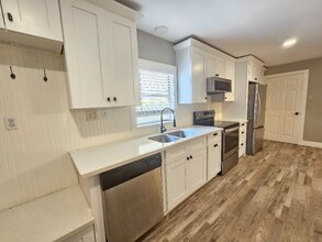 513 S La Grange St in Flatonia, TX - Building Photo - Building Photo