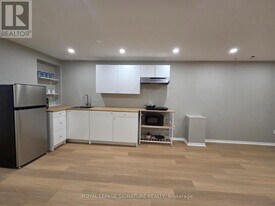 971 Ledbury Crescent in Mississauga, ON - Building Photo