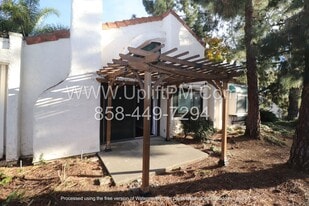 1955 Sunset Dr in Escondido, CA - Building Photo