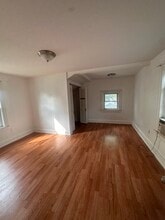 21 Elm St in West Orange, NJ - Foto de edificio - Building Photo