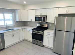 606 Beach Ave, Unit 1 in Bradley Beach, NJ - Building Photo - Building Photo
