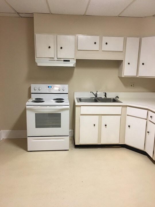 4 N Delaware St in Stamford, NY - Building Photo