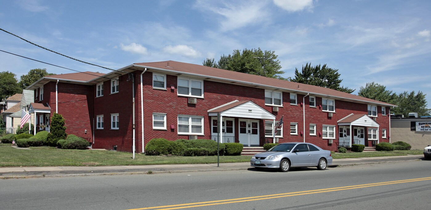 1901-1905 E Elizabeth Ave in Linden, NJ - Building Photo