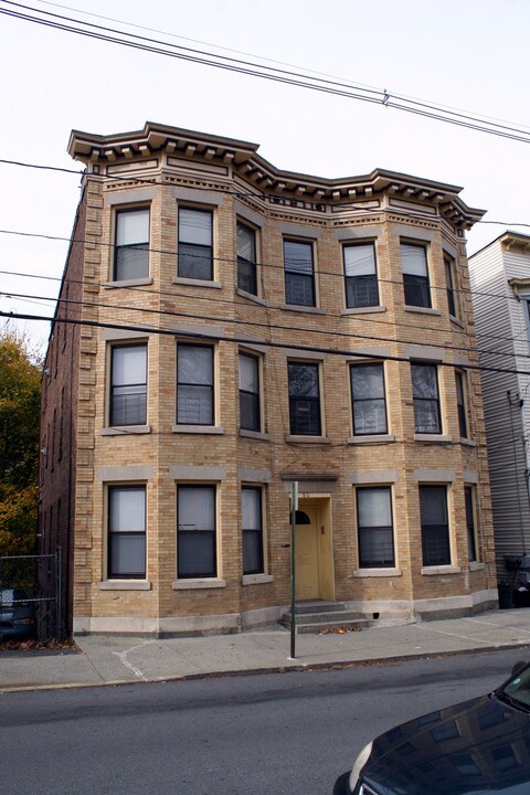 80 N Bridge St in Poughkeepsie, NY - Foto de edificio
