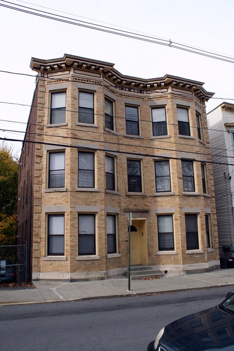 80 N Bridge St in Poughkeepsie, NY - Building Photo