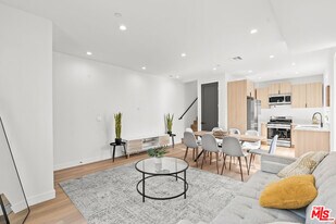 234 S Carondelet St in Los Angeles, CA - Building Photo