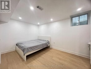 5404 Heritage Hills Blvd in Mississauga, ON - Building Photo - Building Photo