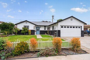 6521 E Wardlow Rd in Long Beach, CA - Building Photo