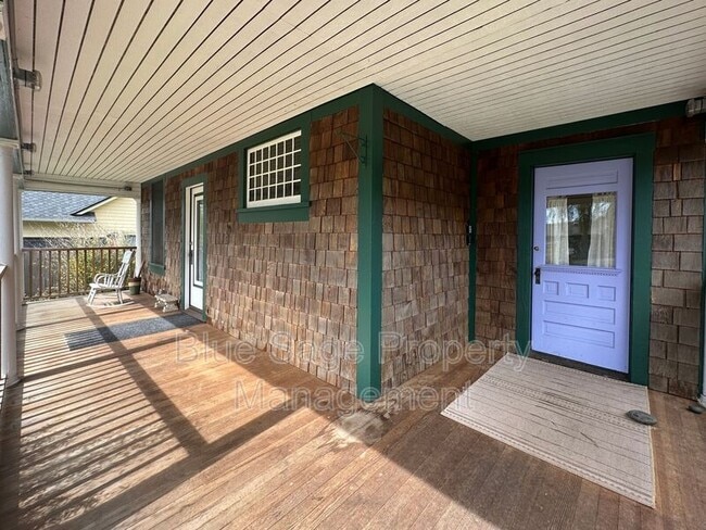 1226 Tremont St in Port Townsend, WA - Building Photo - Building Photo