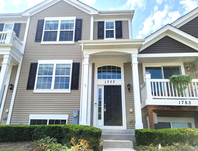 1777 Spinnaker St in Pingree Grove, IL - Building Photo - Building Photo