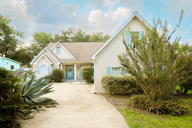 215 S Harrington Rd in St. Simons Island, GA - Building Photo - Building Photo