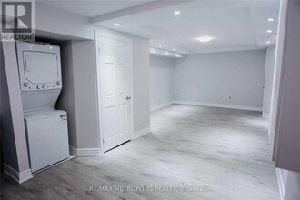 72 Glacier Crescent in Toronto, ON - Building Photo - Building Photo